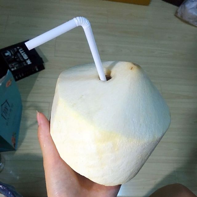 g/个 送开椰器和吸管 椰子 新鲜水果商品评价 > 第一个椰子不新鲜喝起