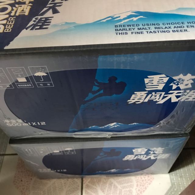 雪花啤酒空瓶子照片图片