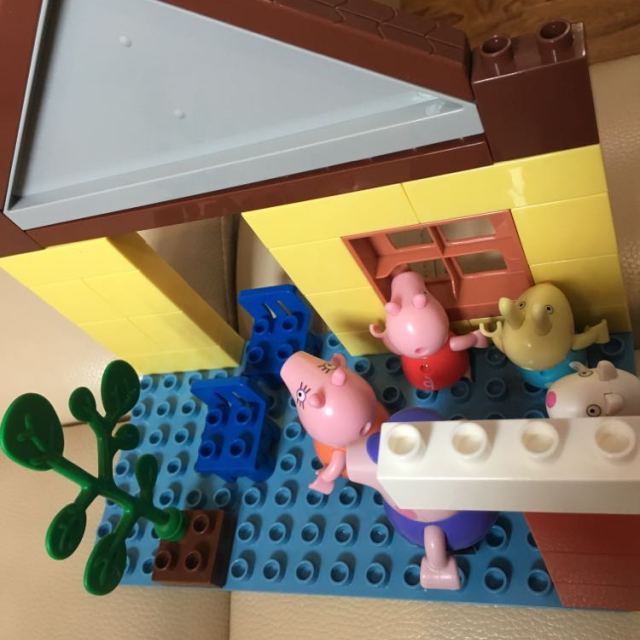 正版小猪佩奇邦宝益智大颗粒积木儿童男孩女孩玩具坐火车去游玩a06239