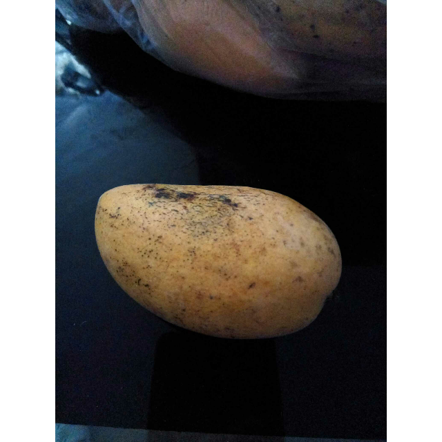 > 米又 广西台农新鲜小台芒果8斤装商品评价 > 有个别的几个坏了,可.