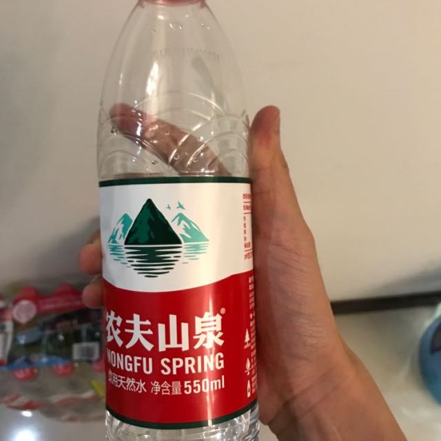 農夫山泉飲用天然水塑膜量販裝550ml12瓶飲用水