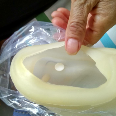 女用佩戴式接尿器导尿袋管女士专用集尿袋老年人用卧床接尿器医用耗材