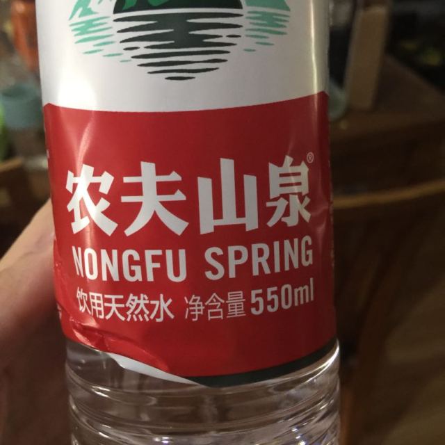 > 農夫山泉天然水550ml*24 箱裝 飲用水商品評價 > 實惠