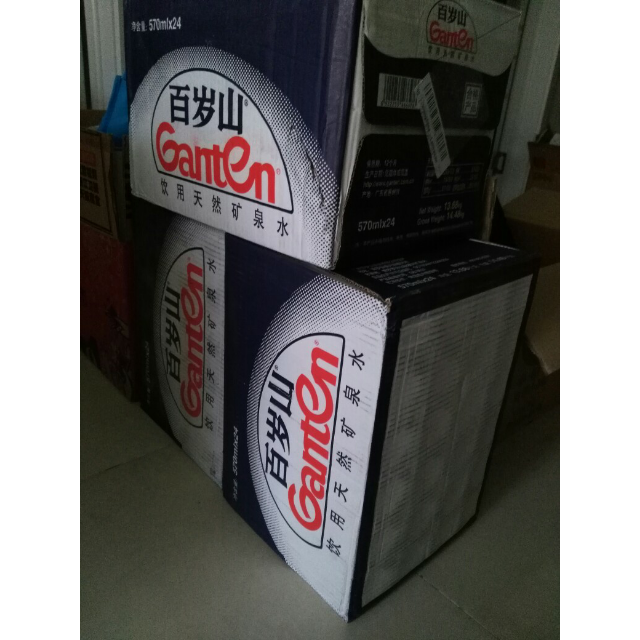 百岁山饮用天然矿泉水570ml24瓶