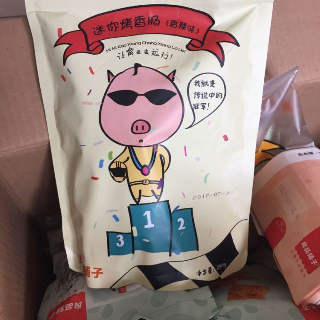 > 【良品铺子】迷你小香肠290克*1袋 香辣味 肉干类零食 迷你小包装