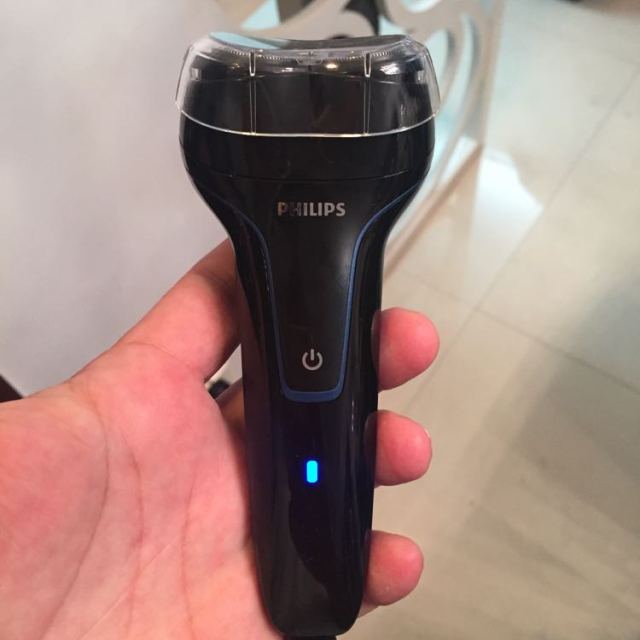 飞利浦philips电动剃须刀pq22618智能usb车载充电式双刀头男士刮胡刀