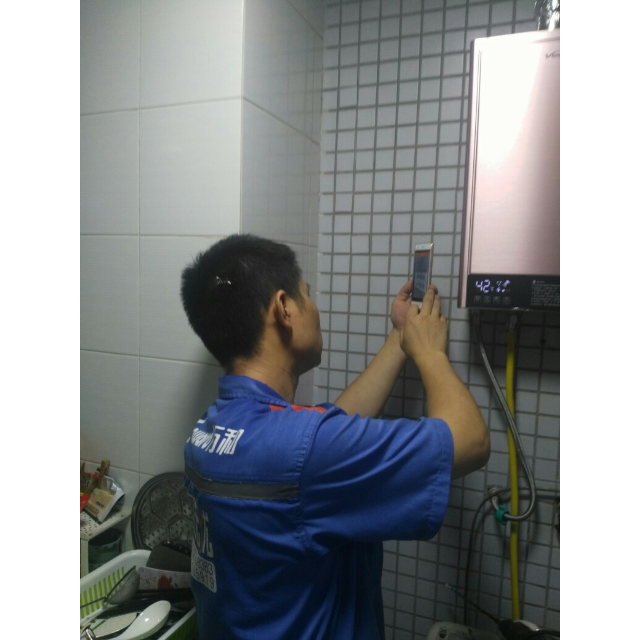 13升燃气热水器jsq25-338w13支持恒温 天然气热水器安装师傅很专业