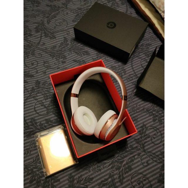 > 新品beats solo3 wireless 头戴式无线蓝牙耳机 无线运动耳机 玫瑰