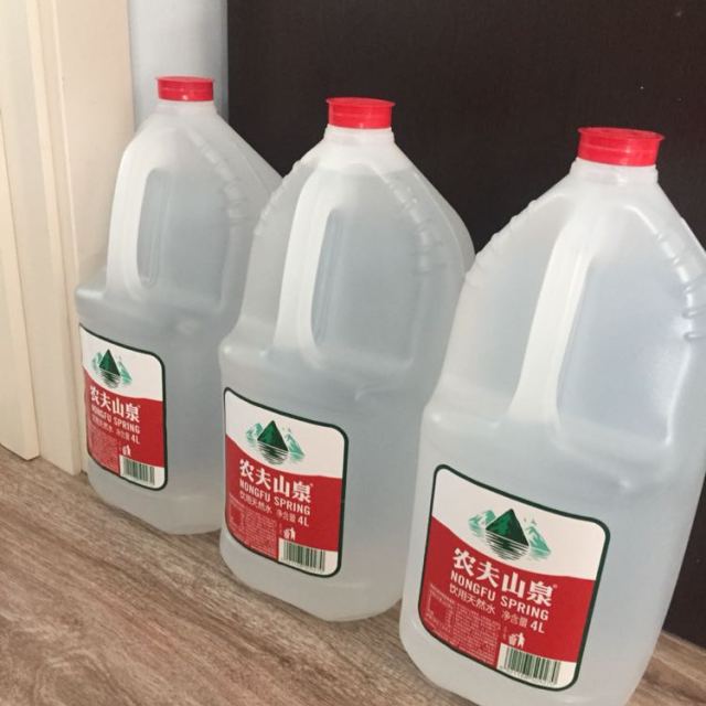 農夫山泉天然水4l*4瓶 整箱家庭用水飲用水一直喝農夫山泉,信任-蘇寧