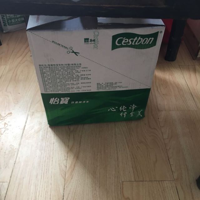 怡宝 纯净水 4.5l*4 箱装饮用水一箱水很重的快递小哥-苏宁易购