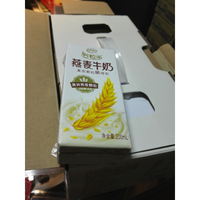 伊利 谷粒多燕麦牛奶200ml*12盒(礼盒装) 营养牛奶成人学生早餐奶