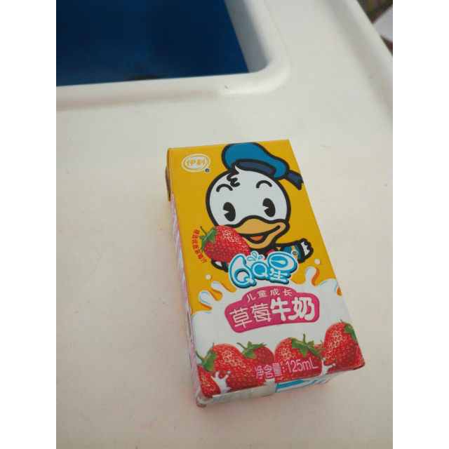 伊利qq星儿童成长草莓牛奶16125ml
