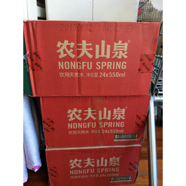 农夫山泉天然水550ml24箱装饮用水