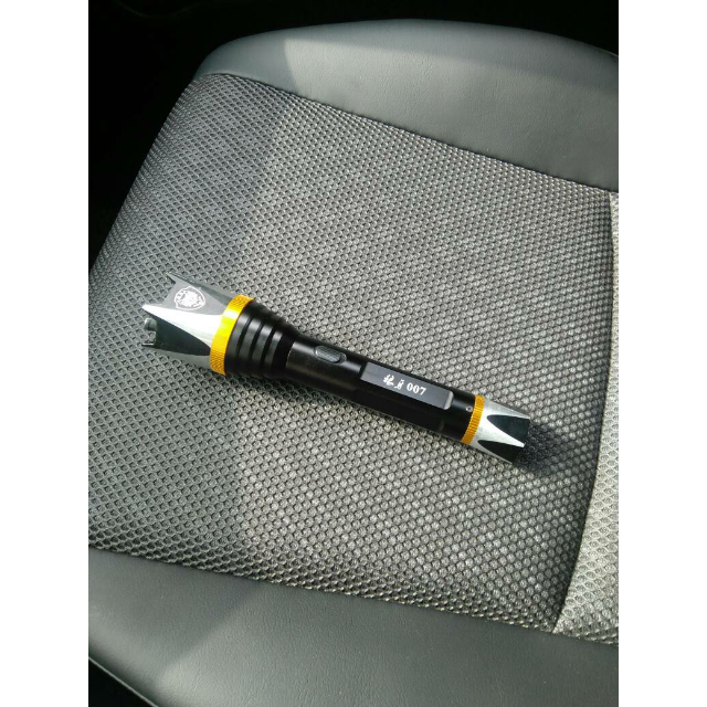 祥鹰狼族007型户外高压电击器防身电警棍电棒远射手电 电警棍充电手