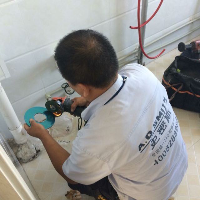 家用恒温天然气热水器商品评价 > 上门安装的师傅很不错