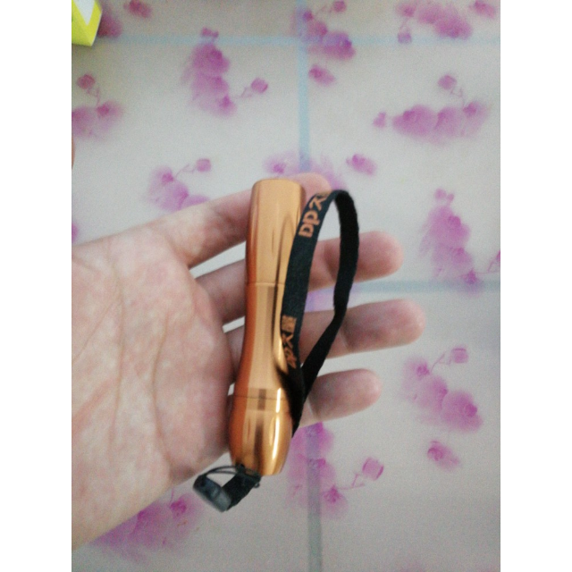 dp久量 便携迷你强光迷你手电筒 0.