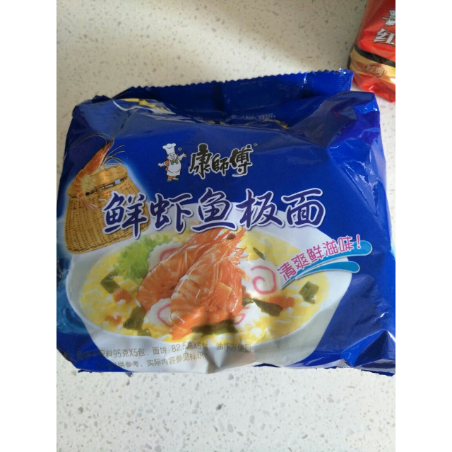 鲜虾鱼板面菜包图片