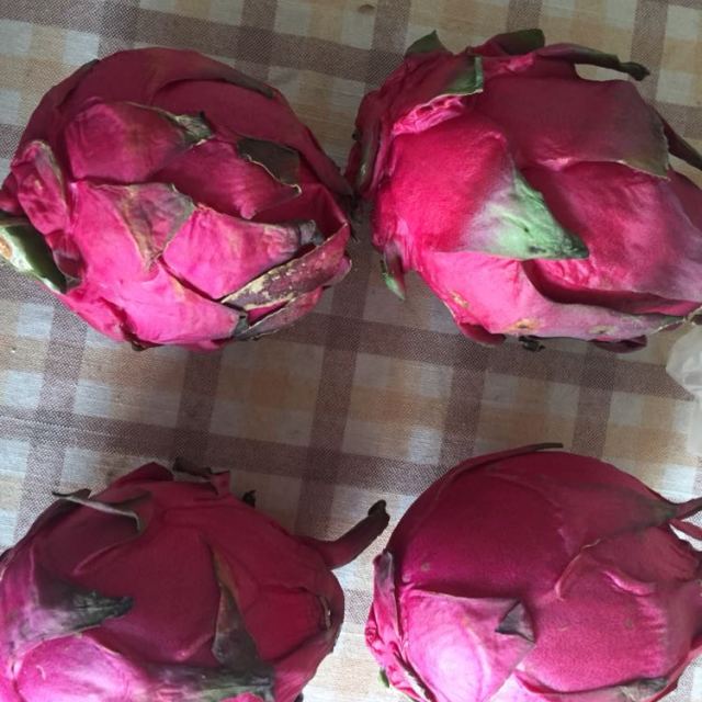 > 【苏宁生鲜】海南蜜宝红心火龙果1kg(中果)250-350g/个新鲜水果商品