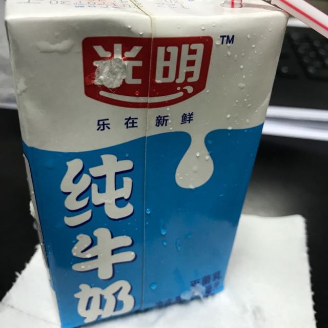 小时候光明盒装甜牛奶图片