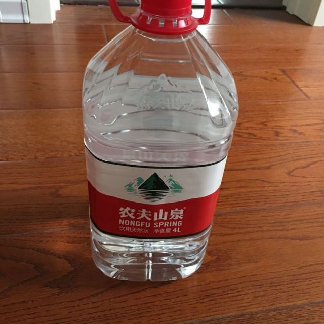 农夫山泉天然水4l*6整箱 家庭用水商品评价 水的味道好,送货也很.