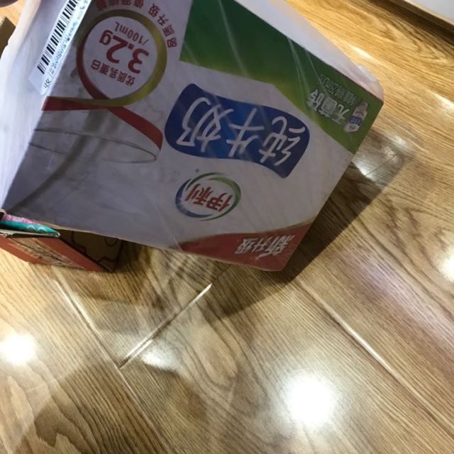 伊利 纯牛奶 礼盒装 16*250ml商品评价 孩子的日常生活离不开.