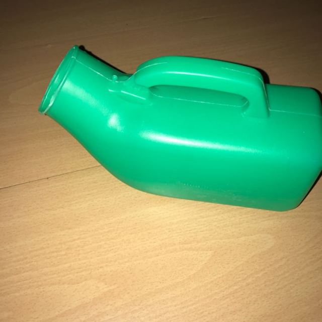 > 儿童成人老人男女用夜壶接尿器尿壶小便器 男用商品评价 > 买的尿壶