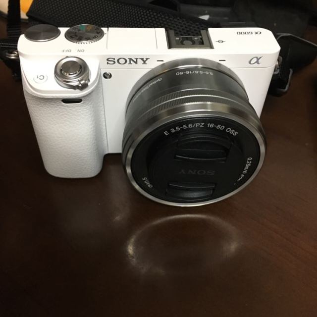 索尼(sony) ilce-6000l/a6000 微单套机 (16-50mm) 卡包促销套装 白色