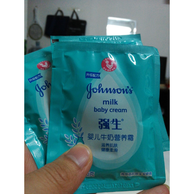 强生johnson婴儿牛奶营养霜袋装25g