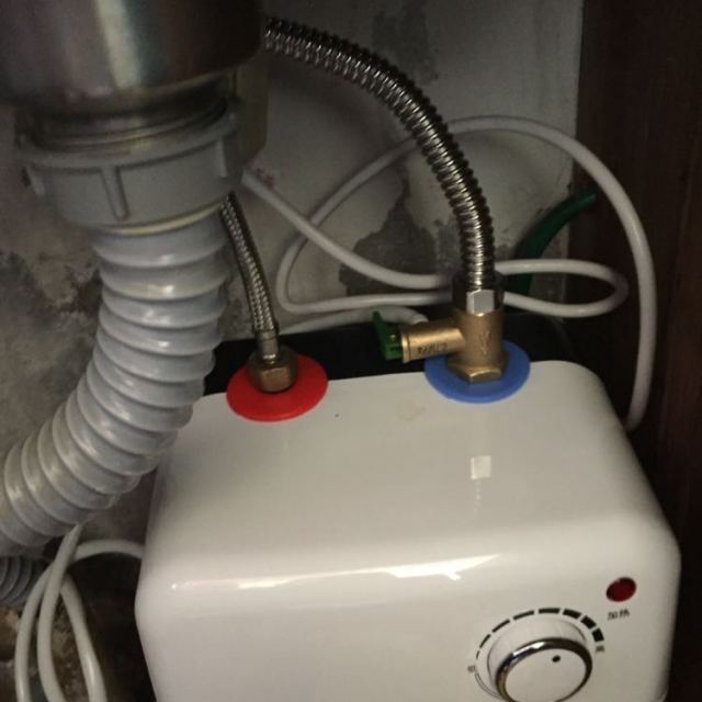 购买小厨宝都是带泄压阀门么