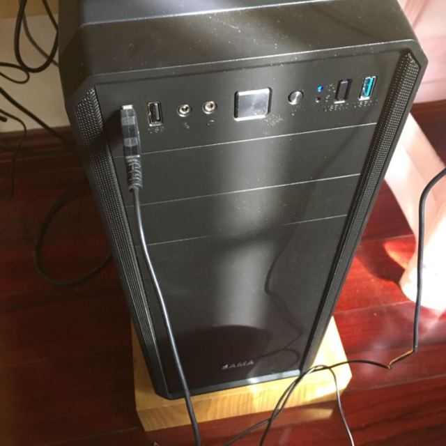 > 先马(sama)塔里克侧透版黑 游戏电脑机箱商品评价 > 外观很酷,看