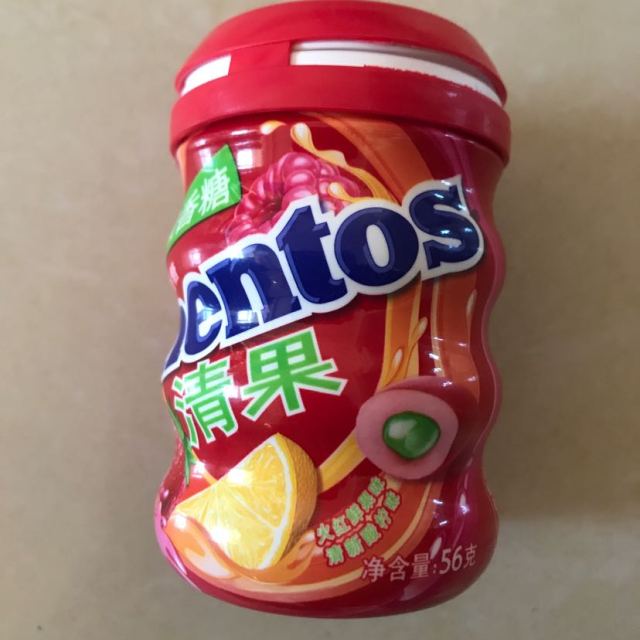 曼妥思透爽夹心无糖口香糖酸柠红果味56g瓶