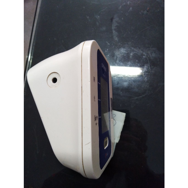 欧姆龙omron电子血压计hem7051上臂式血压测量仪全自动家用智能加压仪