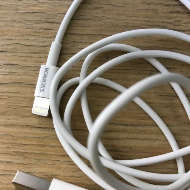 > 罗马仕(romoss)罗马仕数据充电线 白色苹果线 1米商品评价 > 我觉得