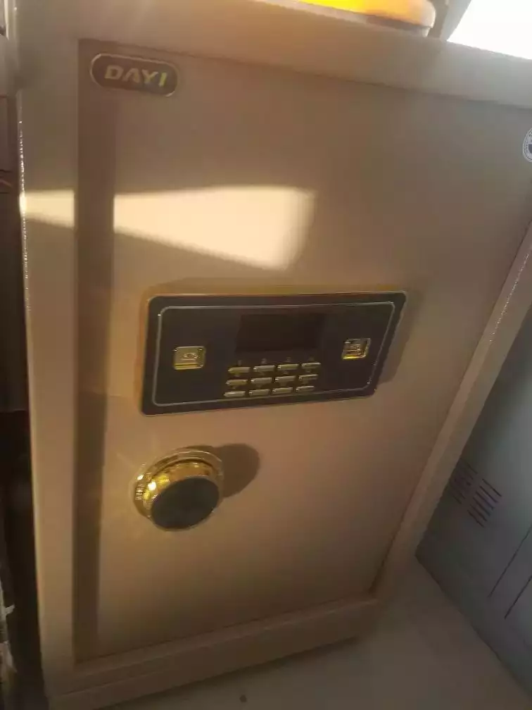 保险箱家用小型入墙指纹