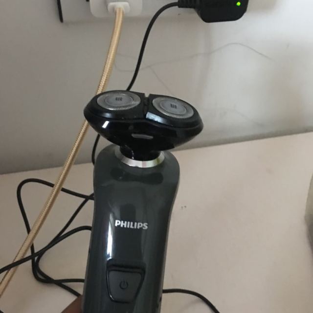 飞利浦philips电动剃须刀rq311双刀头荷兰进口刀头弹性贴面系统防滑
