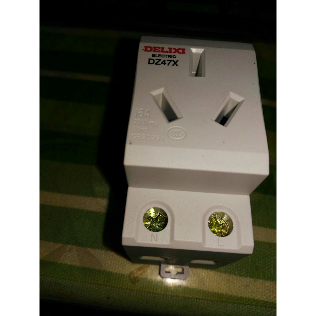 德力西导轨插座配电箱插座dz47x单相两极带接地16a配电箱电源