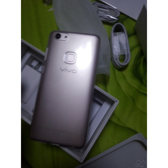 vivoy754gb32gb金色移动联通电信4g手机全面屏