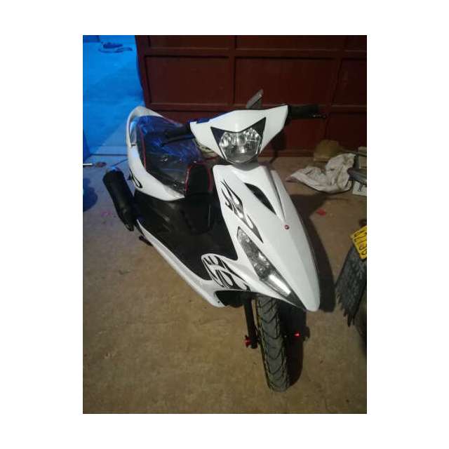 风感觉全新125cc鬼火踏板车五代战速摩托车男女士成人燃油摩托车双人