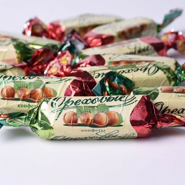 俄罗斯硬糖进口糖果斯拉夫榛子味夹心巧克力威化糖袋装1000g