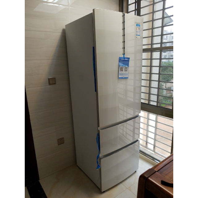 > casarte冰箱bcd-360wdcku1商品评价 > 外观很漂亮,跟白色墙.