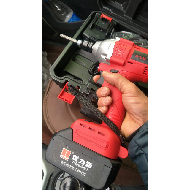 半***凉2018-03-06 优力特旗舰店 特价无刷128tv16800大毫安二电一充