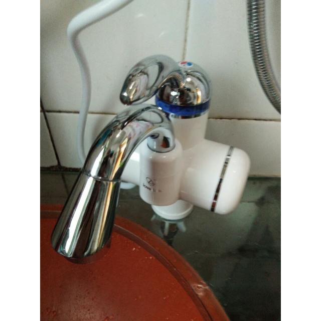 龙头小弯下进水卫浴面盆冷热两用小厨宝速热即热式电热水器fdlh1x3小