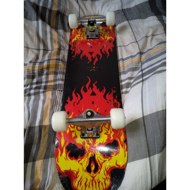 枫木滑板磨砂四轮滑板公路滑板双翘儿童滑板成人滑板火焰骷髅