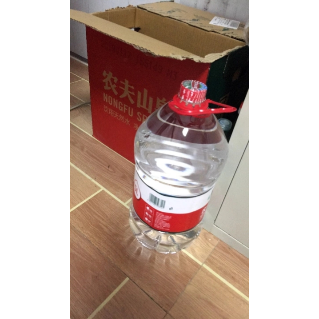 > 农夫山泉天然饮用水5l*4 整箱装商品评价 > 质量不错,日期比较近.