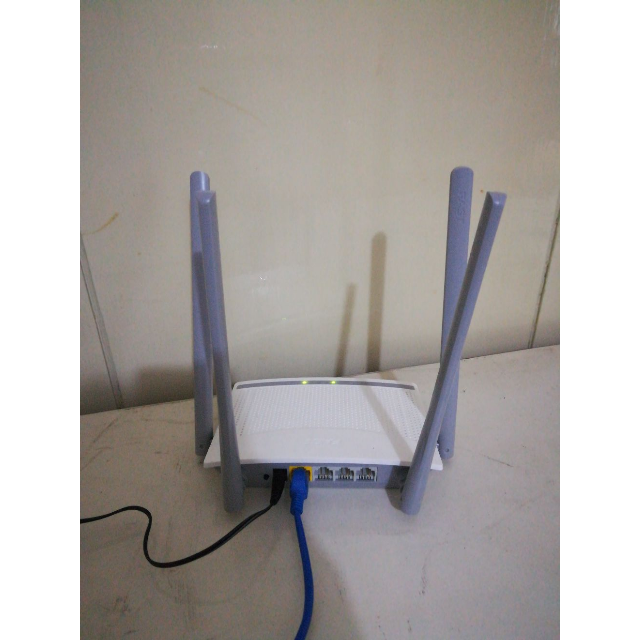 > 迅捷(fast)fw325r 300m增强wifi无线路由器四天线稳定不掉线商品