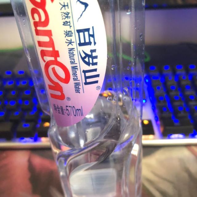 百歲山飲用天然礦泉水570ml24瓶箱裝景田礦泉水