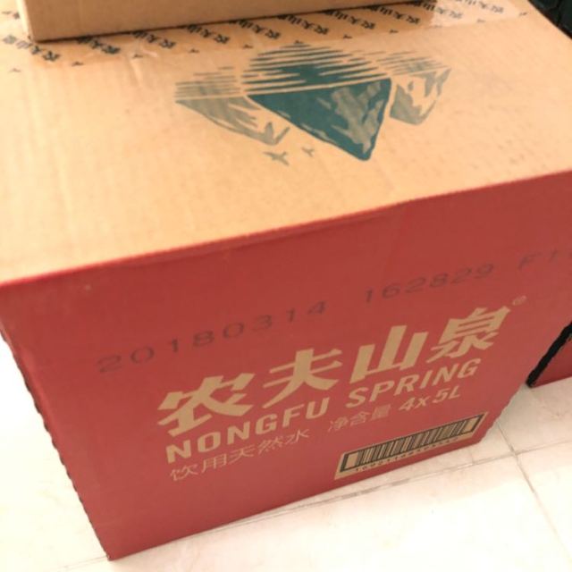 > 農夫山泉天然飲用水5l*4 整箱裝商品評價 > 超級方便比樓下超市還.