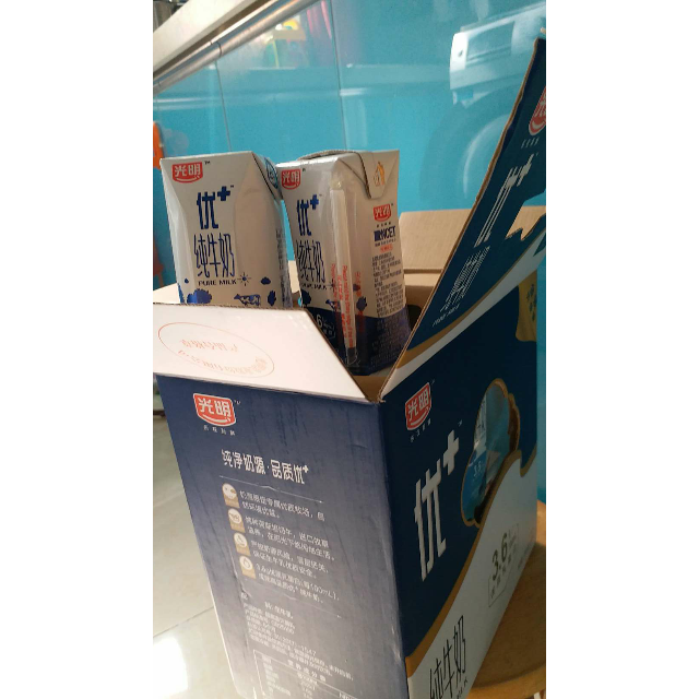 光明guangming优纯牛奶200mlx12钻石包礼盒装箱装普通含钙量全脂牛奶