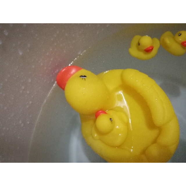 小黄鸭宝宝洗澡玩具儿童洗澡小鸭子游泳婴儿玩具宝宝水上戏水玩具会叫