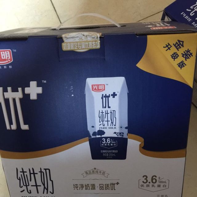 光明guangming优纯牛奶200mlx12钻石包礼盒装箱装普通含钙量全脂牛奶